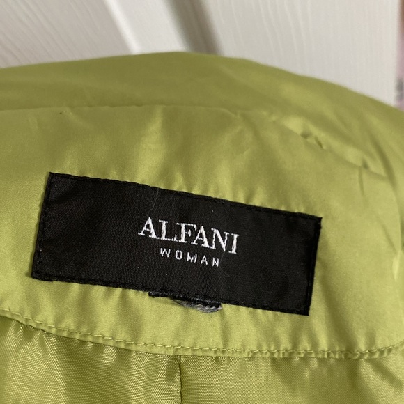 Alfani charteuse rain coat is size 16 - Picture 6 of 6